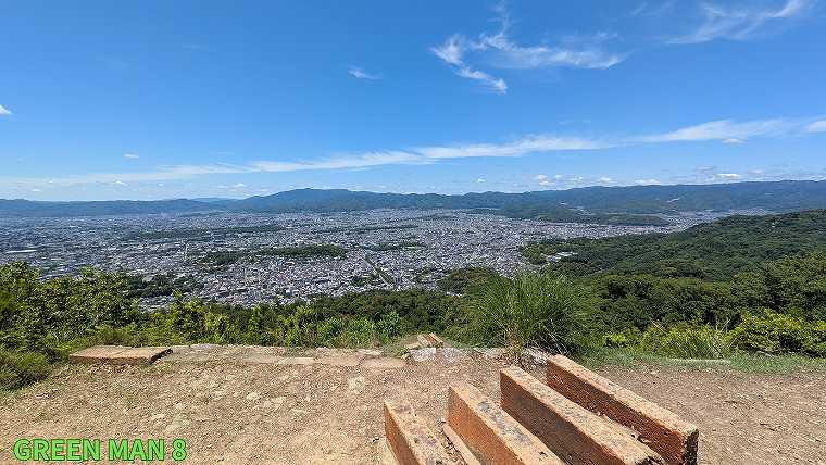 大文字山_火床エリア頂上から見下ろす京都の街並みの写真